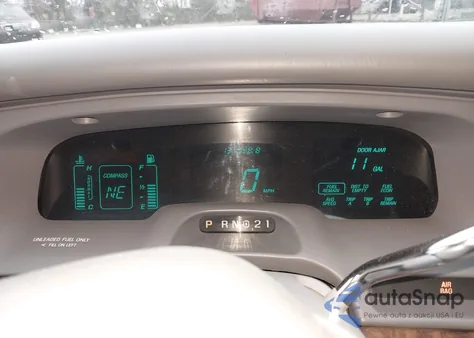 1995 Lincoln Town Car Cartier z USA, uszkodzony, nr VIN 1LNLM83W3SY688849